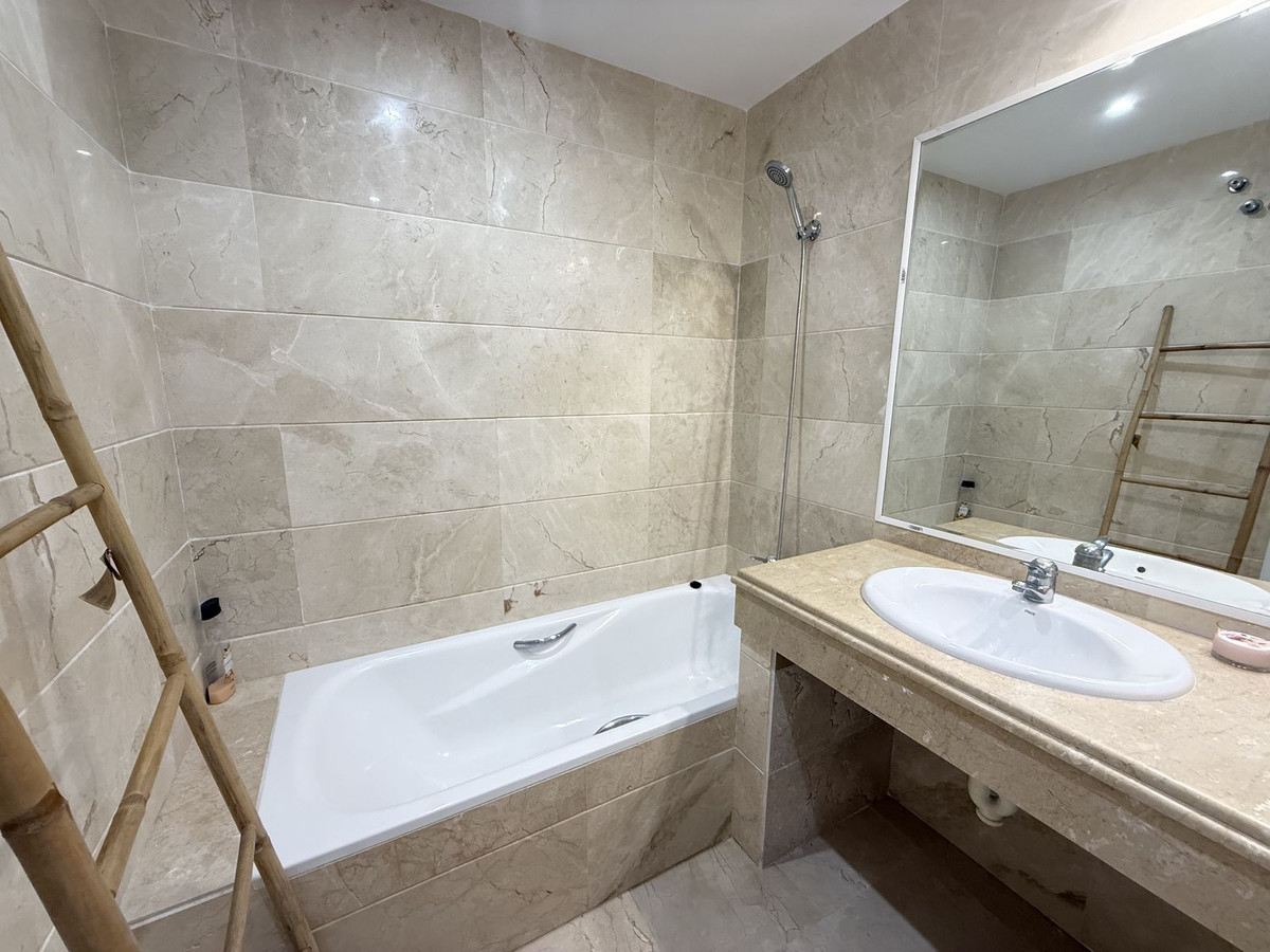 Se vende Apartamento Planta Baja de 2 dormitorios en Costa Del Sol, Málaga, España