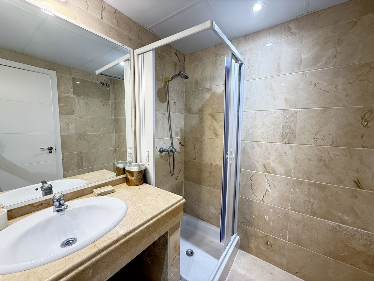 Se vende Apartamento Planta Baja de 2 dormitorios en Costa Del Sol, Málaga, España