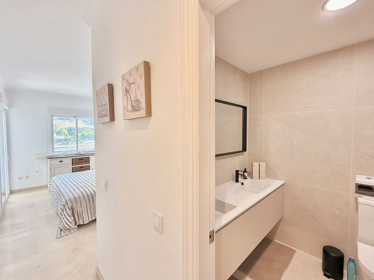 2 Bed Apartment for sale in Fuengirola Costa Del Sol, Málaga, Spain