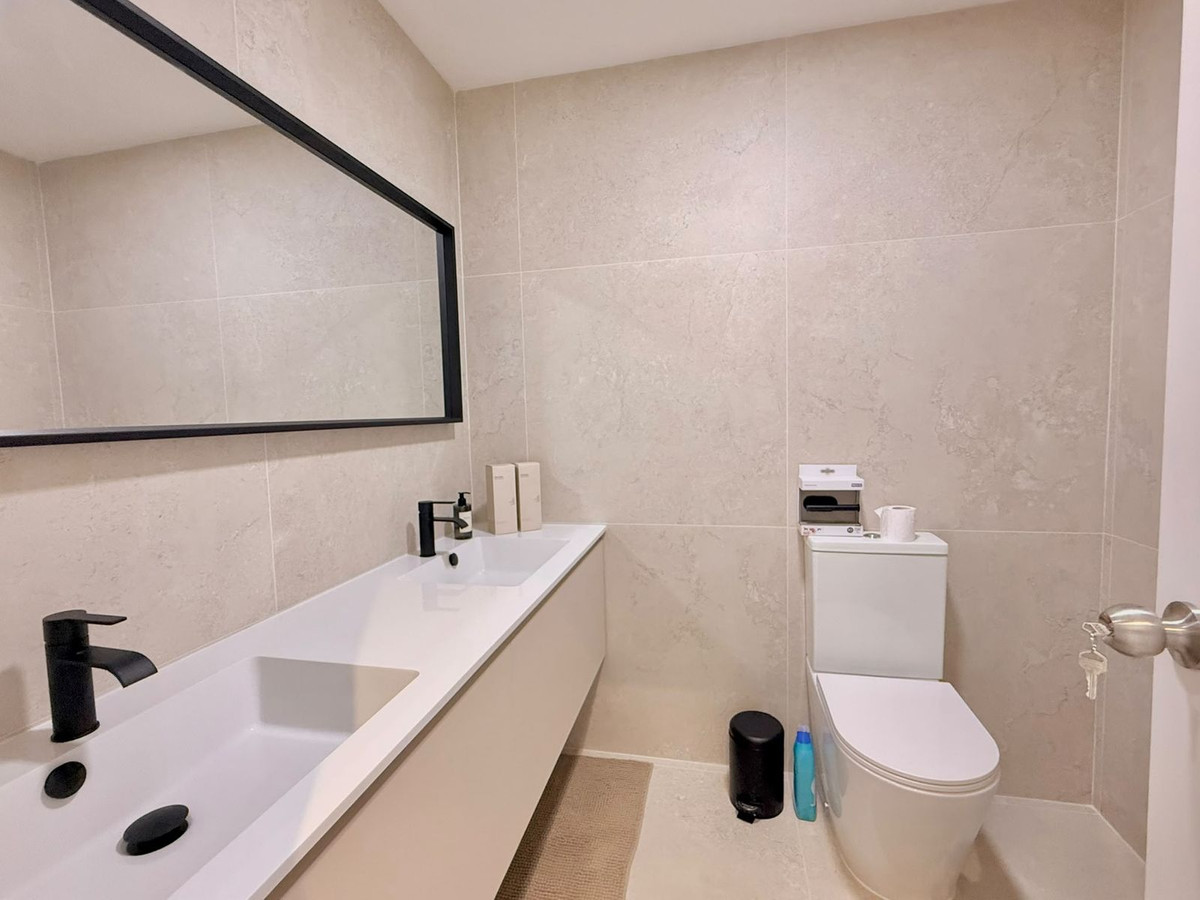 2 Bed Apartment for sale in Fuengirola Costa Del Sol, Málaga, Spain