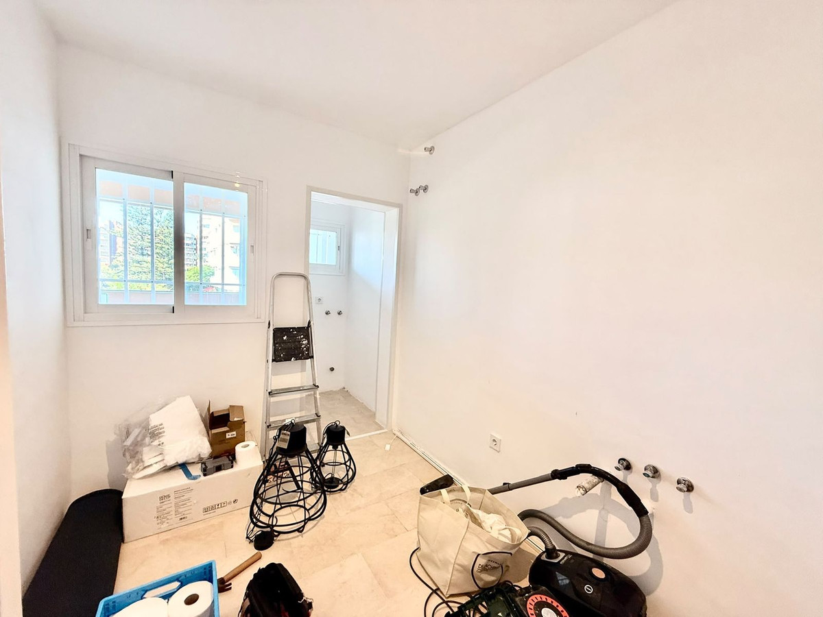2 Bed Apartment for sale in Fuengirola Costa Del Sol, Málaga, Spain