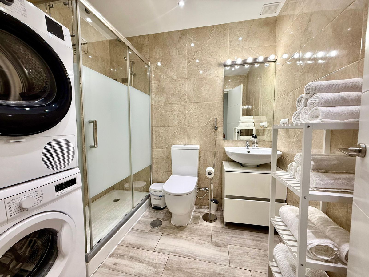 2 Bed Apartment for sale in Fuengirola Costa Del Sol, Málaga, Spain