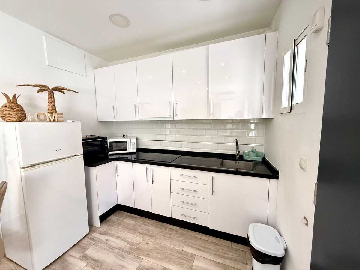 2 Bed Apartment for sale in Fuengirola Costa Del Sol, Málaga, Spain