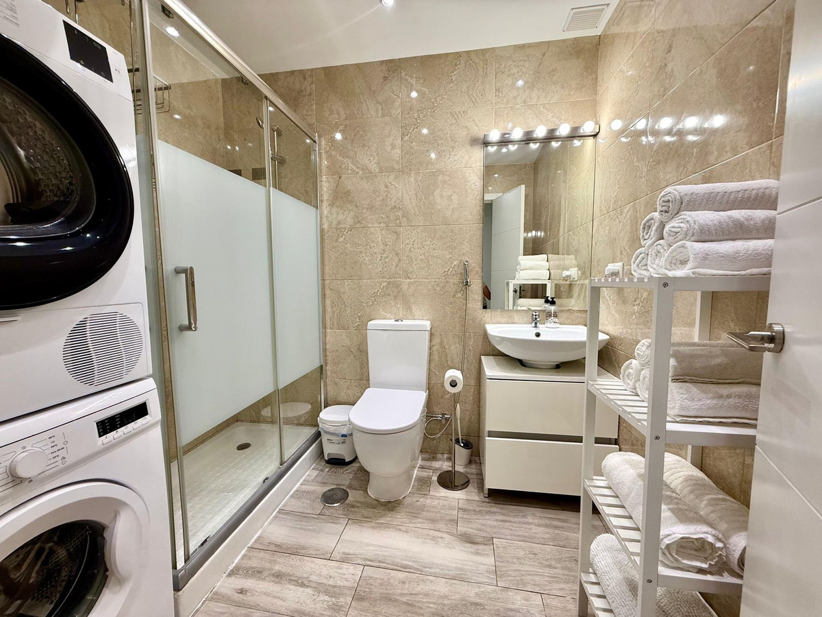 2 Bed Apartment for sale in Fuengirola Costa Del Sol, Málaga, Spain
