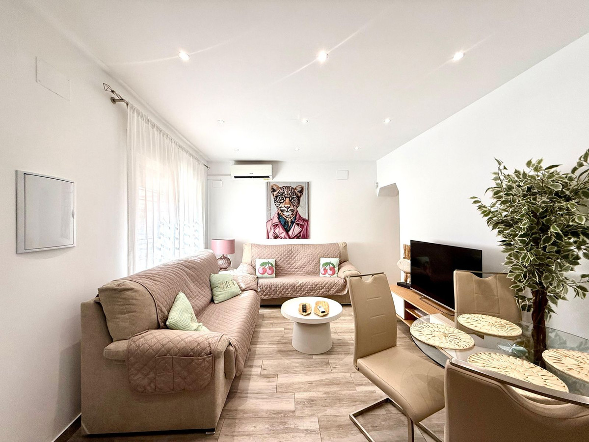 2 Bed Apartment for sale in Fuengirola Costa Del Sol, Málaga, Spain