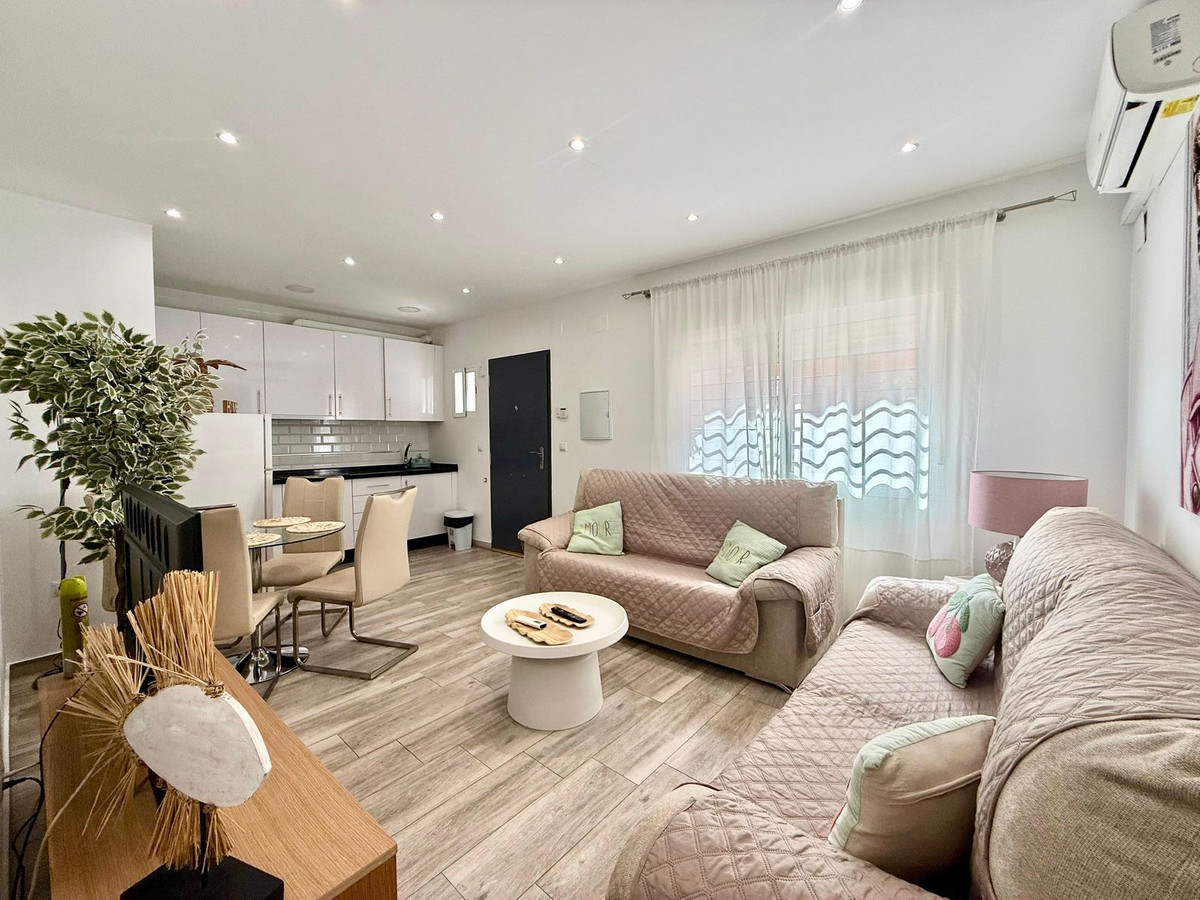 2 Bed Apartment for sale in Fuengirola Costa Del Sol, Málaga, Spain