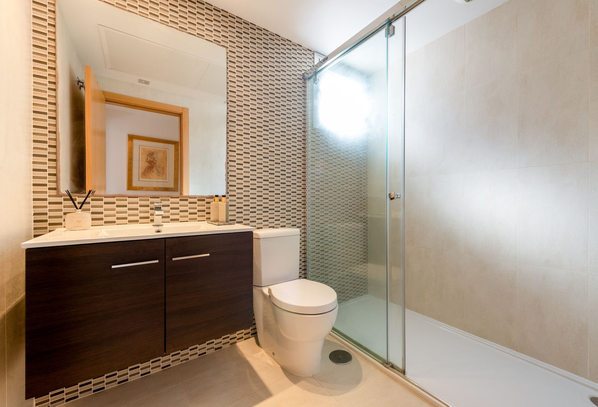 3 Bed Apartment for sale in San Pedro De Alcántara Costa Del Sol, Málaga, Spain