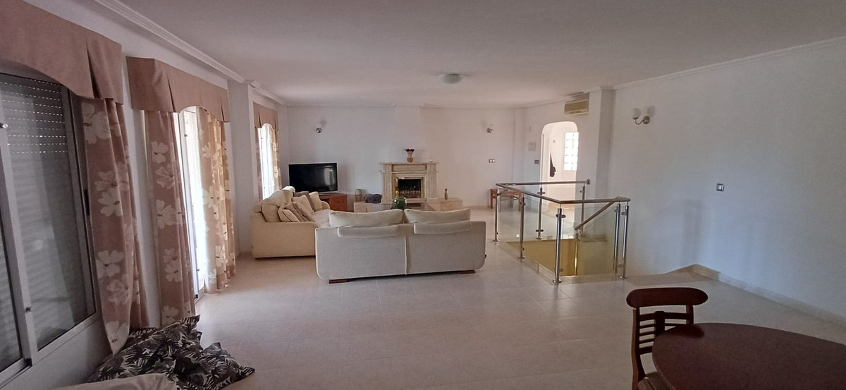 5 Bed Townhouse for sale in Algorfa Costa Blanca, Alicante, Spain
