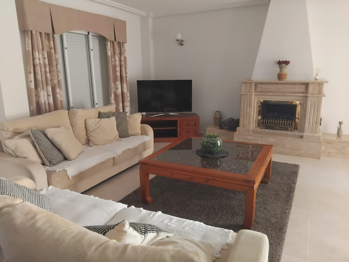5 Bed Townhouse for sale in Algorfa Costa Blanca, Alicante, Spain