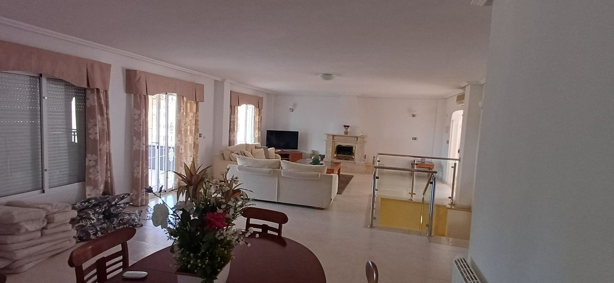 5 Bed Townhouse for sale in Algorfa Costa Blanca, Alicante, Spain