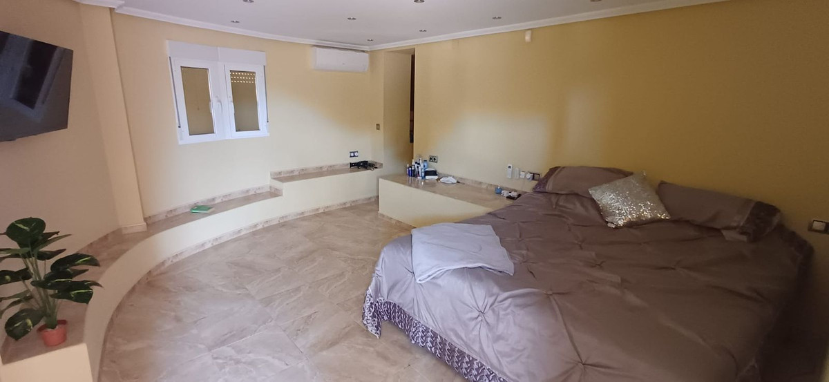 5 Bed Townhouse for sale in Algorfa Costa Blanca, Alicante, Spain