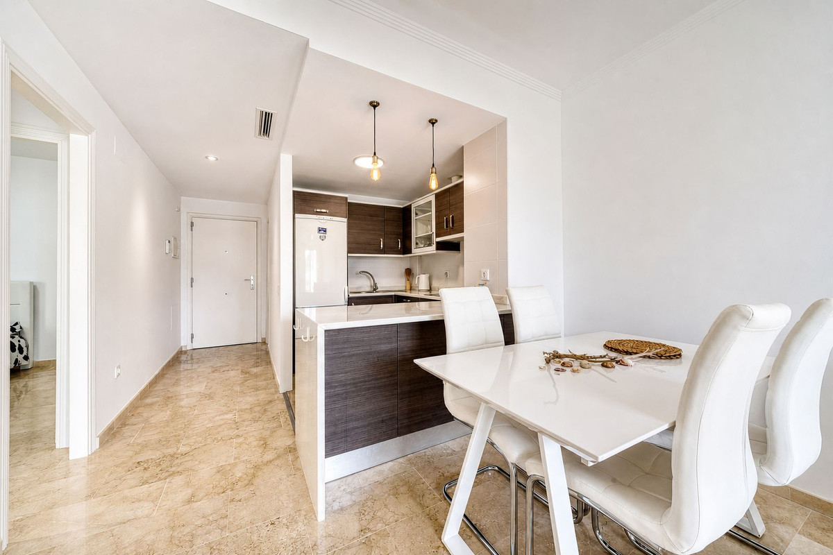2 Bed Apartment for sale in La Duquesa Costa Del Sol, Málaga, Spain