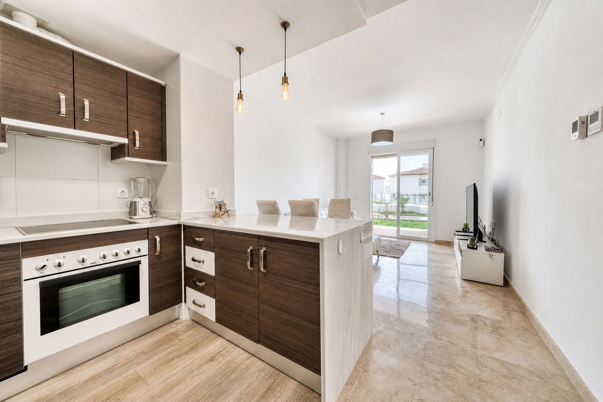 2 Bed Apartment for sale in La Duquesa Costa Del Sol, Málaga, Spain