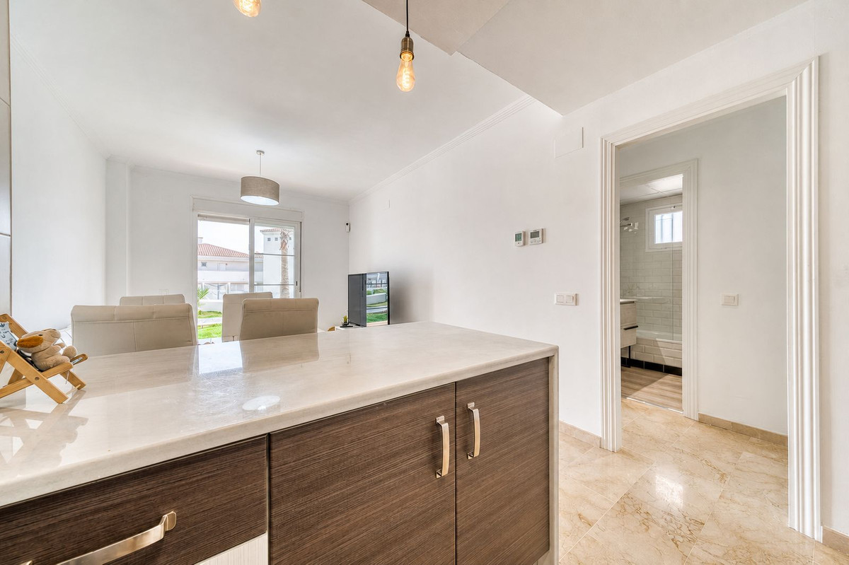 2 Bed Apartment for sale in La Duquesa Costa Del Sol, Málaga, Spain