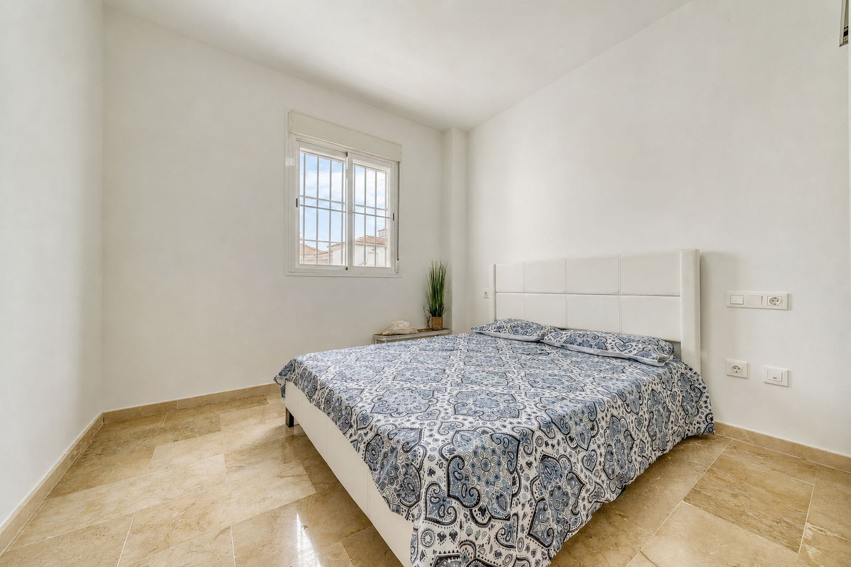 2 Bed Apartment for sale in La Duquesa Costa Del Sol, Málaga, Spain