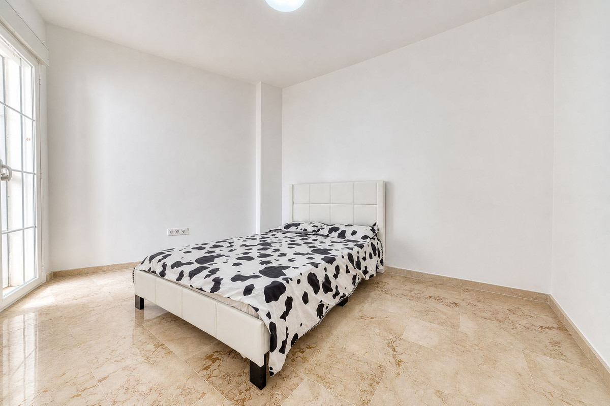 2 Bed Apartment for sale in La Duquesa Costa Del Sol, Málaga, Spain