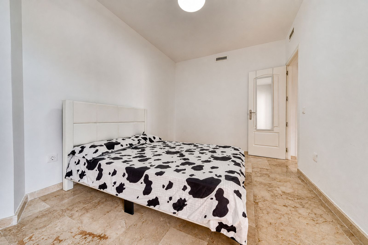 2 Bed Apartment for sale in La Duquesa Costa Del Sol, Málaga, Spain
