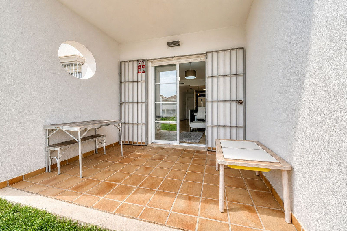2 Bed Apartment for sale in La Duquesa Costa Del Sol, Málaga, Spain