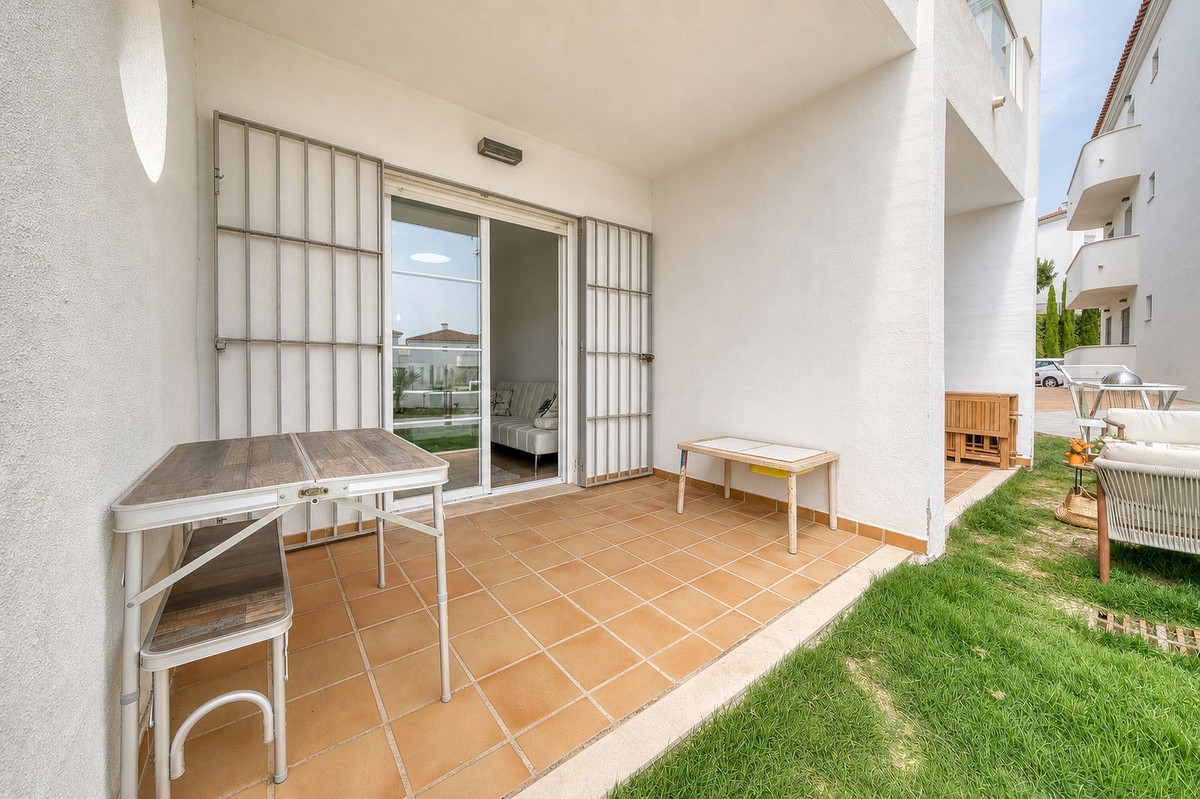 2 Bed Apartment for sale in La Duquesa Costa Del Sol, Málaga, Spain