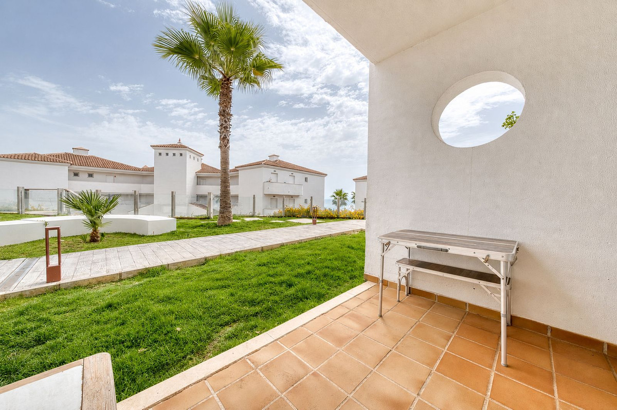 2 Bed Apartment for sale in La Duquesa Costa Del Sol, Málaga, Spain