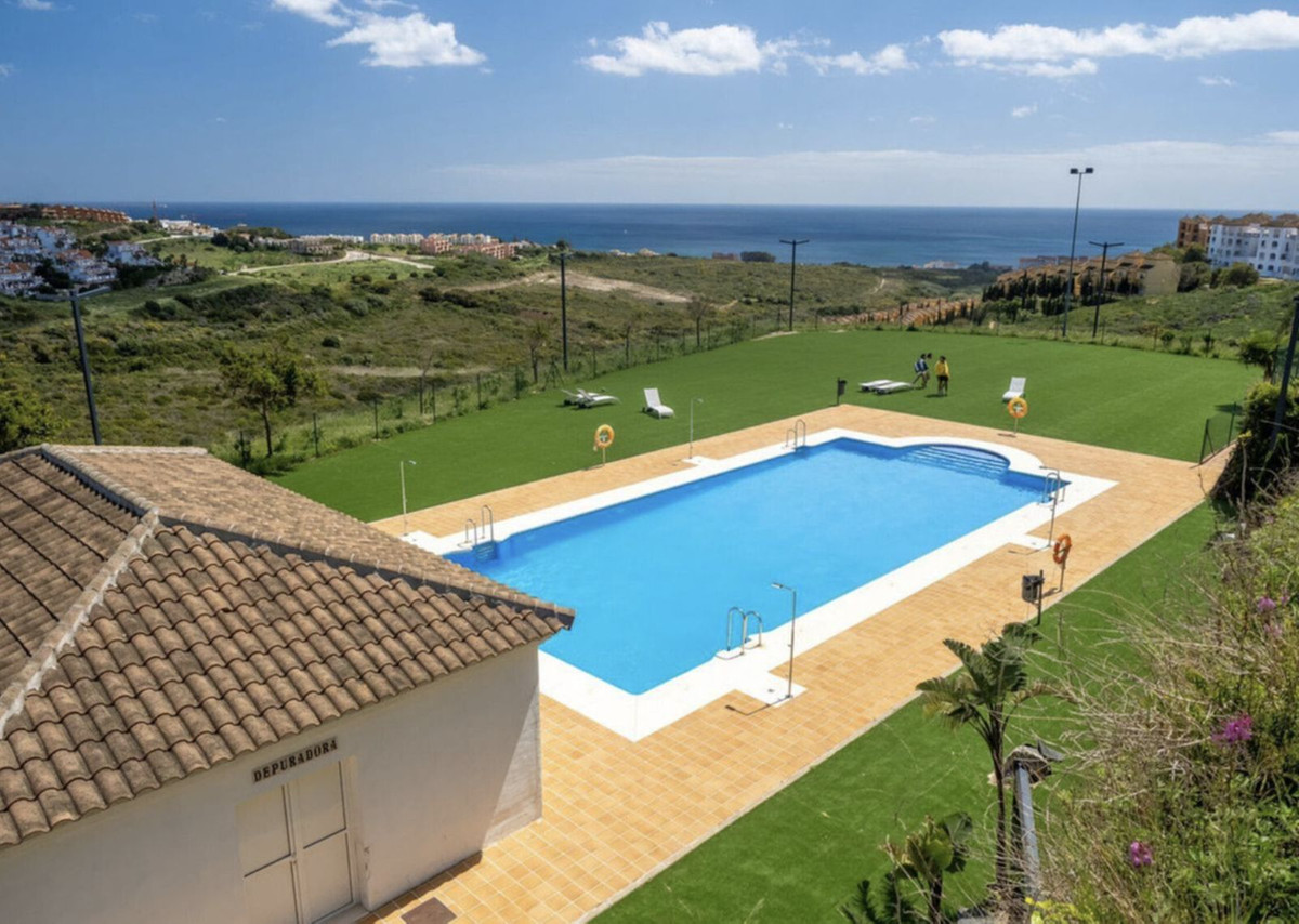 2 Bed Apartment for sale in La Duquesa Costa Del Sol, Málaga, Spain