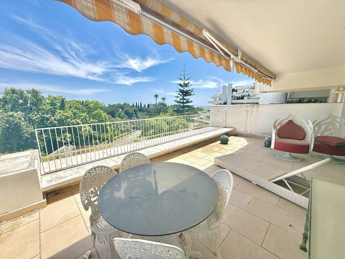 5 Bed Apartment for sale in Marbella Costa Del Sol, Málaga, Spain