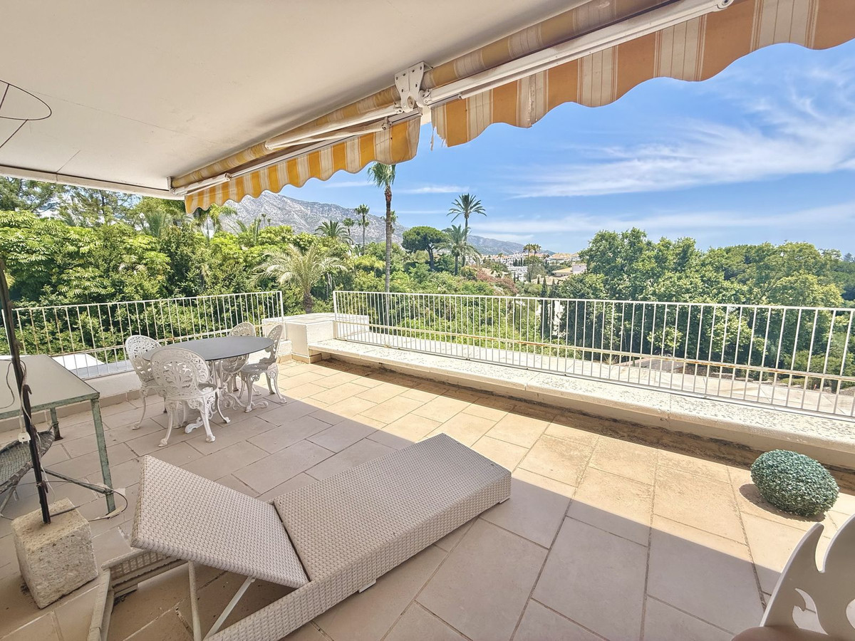 5 Bed Apartment for sale in Marbella Costa Del Sol, Málaga, Spain
