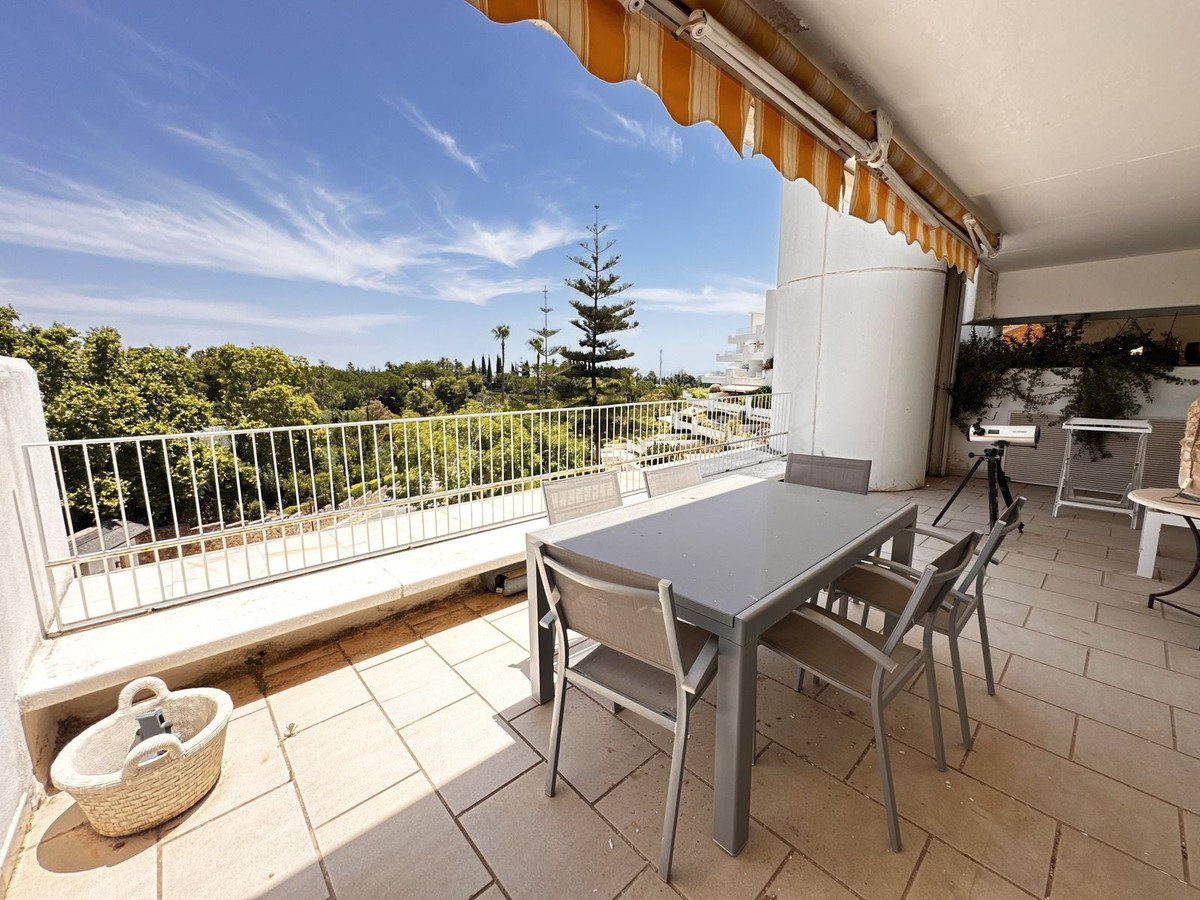 5 Bed Apartment for sale in Marbella Costa Del Sol, Málaga, Spain