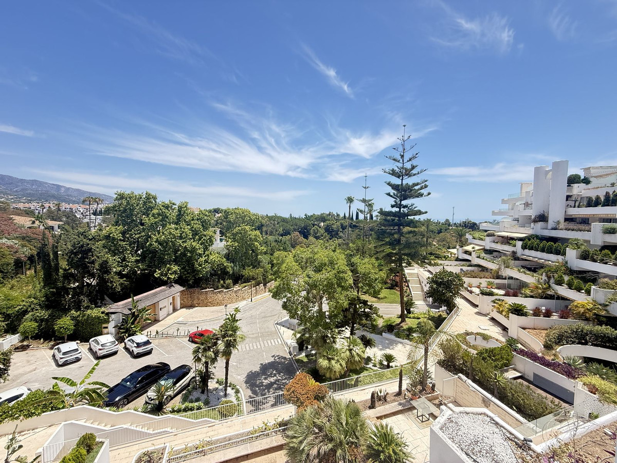 5 Bed Apartment for sale in Marbella Costa Del Sol, Málaga, Spain