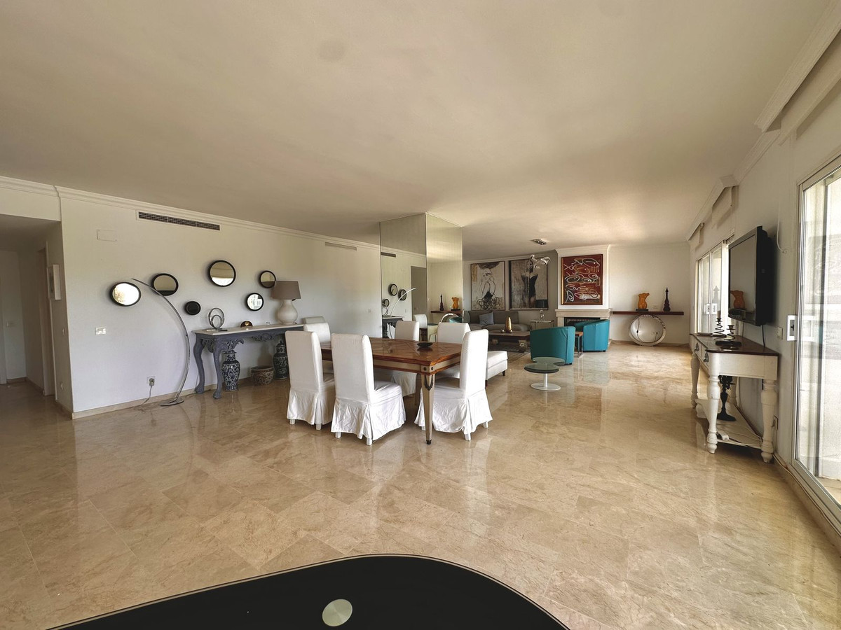 5 Bed Apartment for sale in Marbella Costa Del Sol, Málaga, Spain