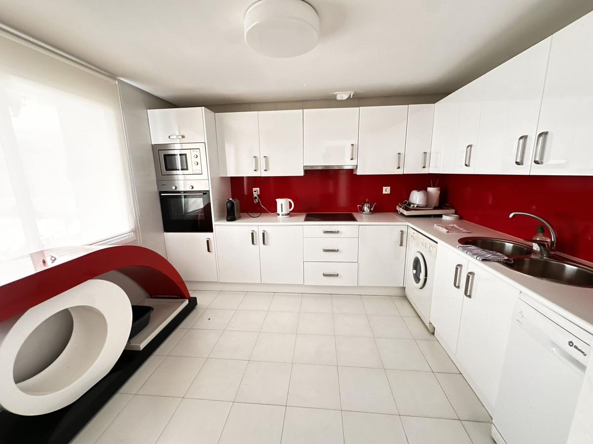 5 Bed Apartment for sale in Marbella Costa Del Sol, Málaga, Spain