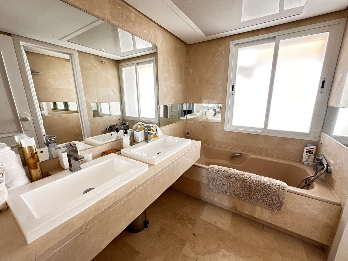 5 Bed Apartment for sale in Marbella Costa Del Sol, Málaga, Spain