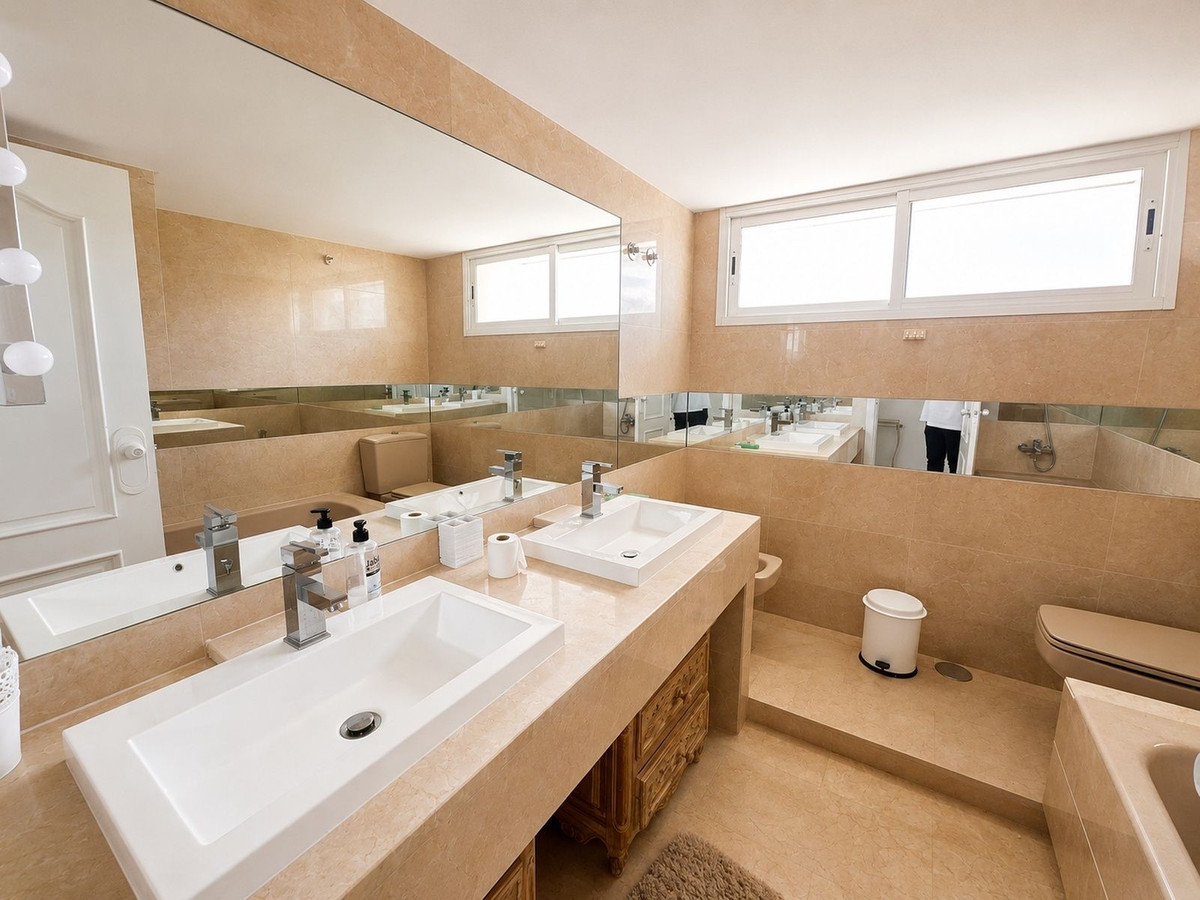 5 Bed Apartment for sale in Marbella Costa Del Sol, Málaga, Spain
