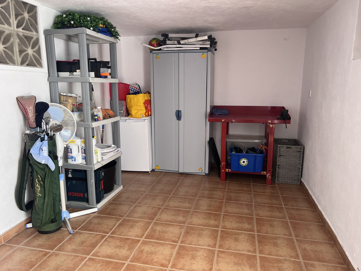 3 Bed Townhouse for sale in El Paraiso Costa Del Sol, Málaga, Spain