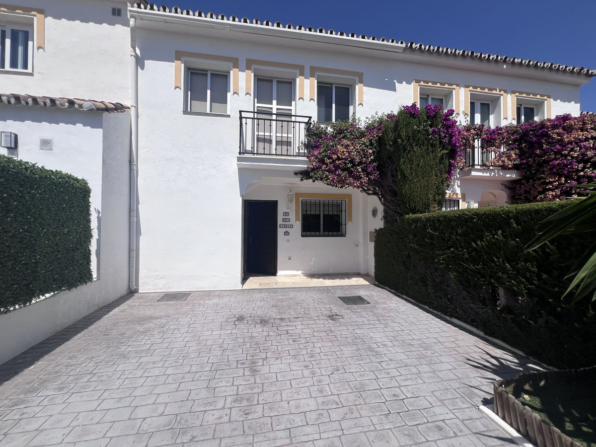 3 Bed Townhouse for sale in El Paraiso Costa Del Sol, Málaga, Spain