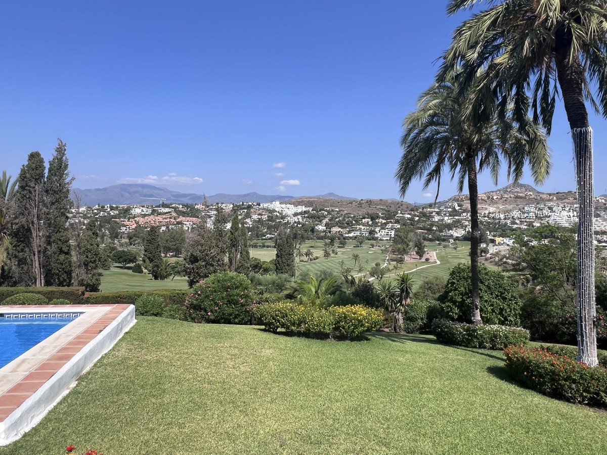 3 Bed Townhouse for sale in El Paraiso Costa Del Sol, Málaga, Spain