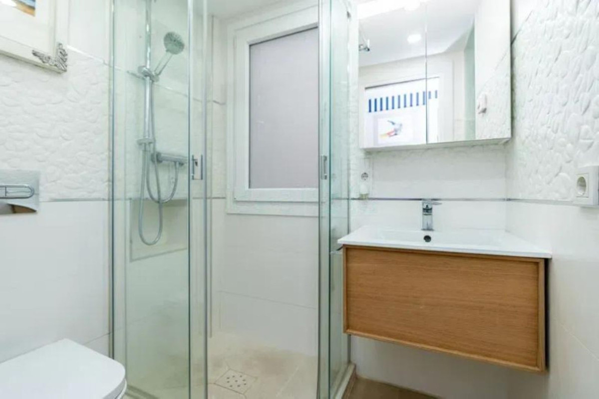 Se vende Apartamento Planta Media de 3 dormitorios en Costa Del Sol, Málaga, España