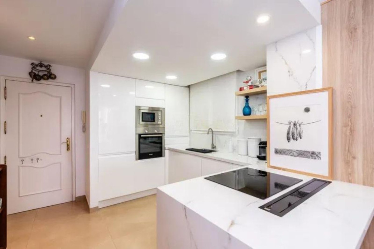 Se vende Apartamento Planta Media de 3 dormitorios en Costa Del Sol, Málaga, España