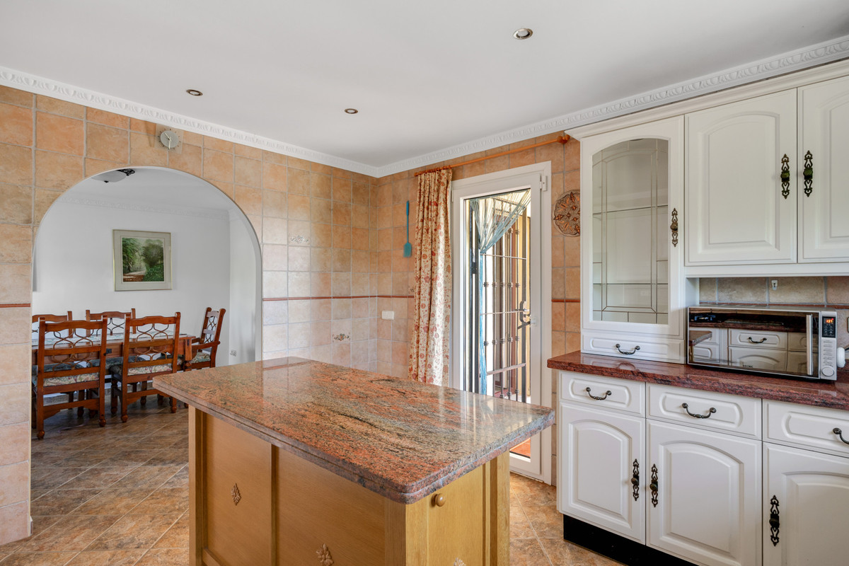 4 Bed Townhouse for sale in Estepona Costa Del Sol, Málaga, Spain