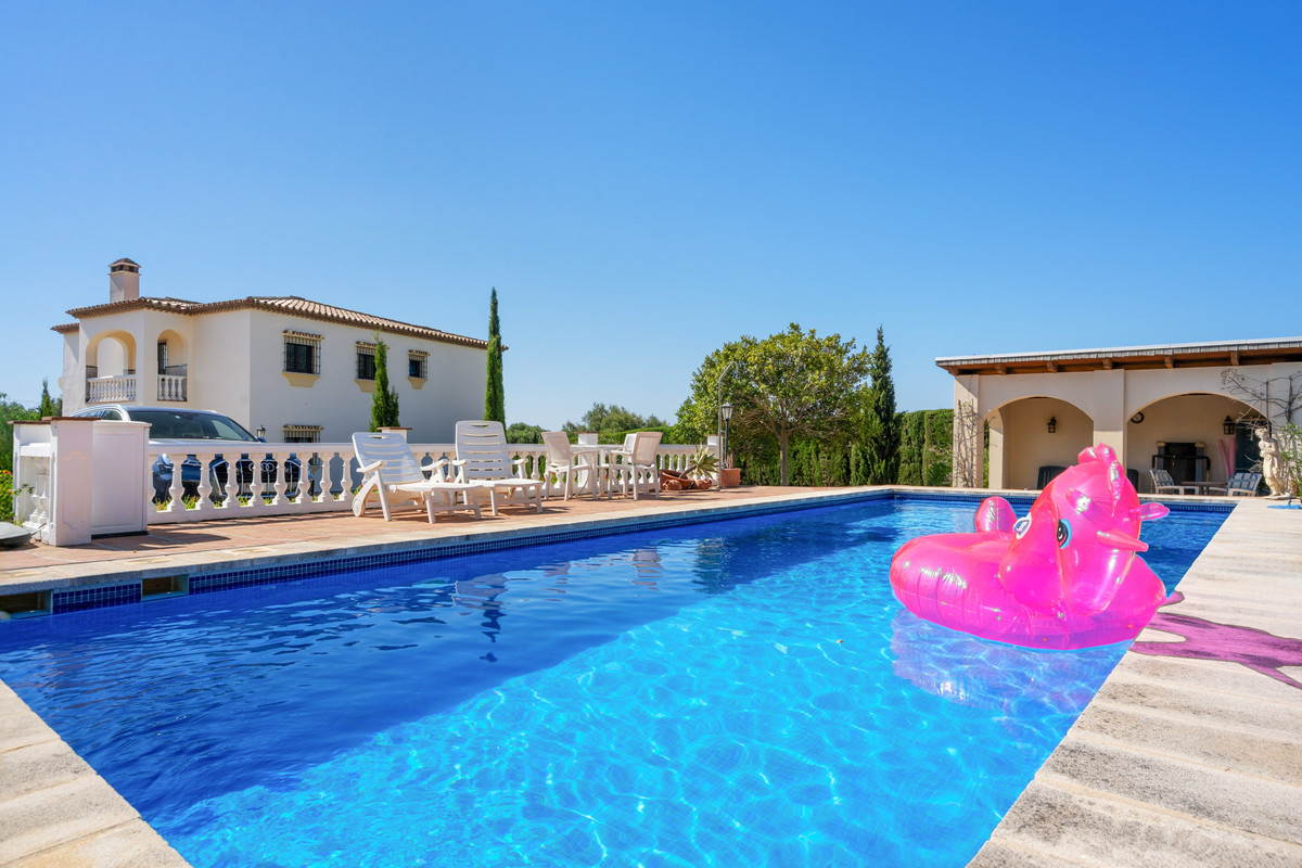 4 Bed Townhouse for sale in Estepona Costa Del Sol, Málaga, Spain