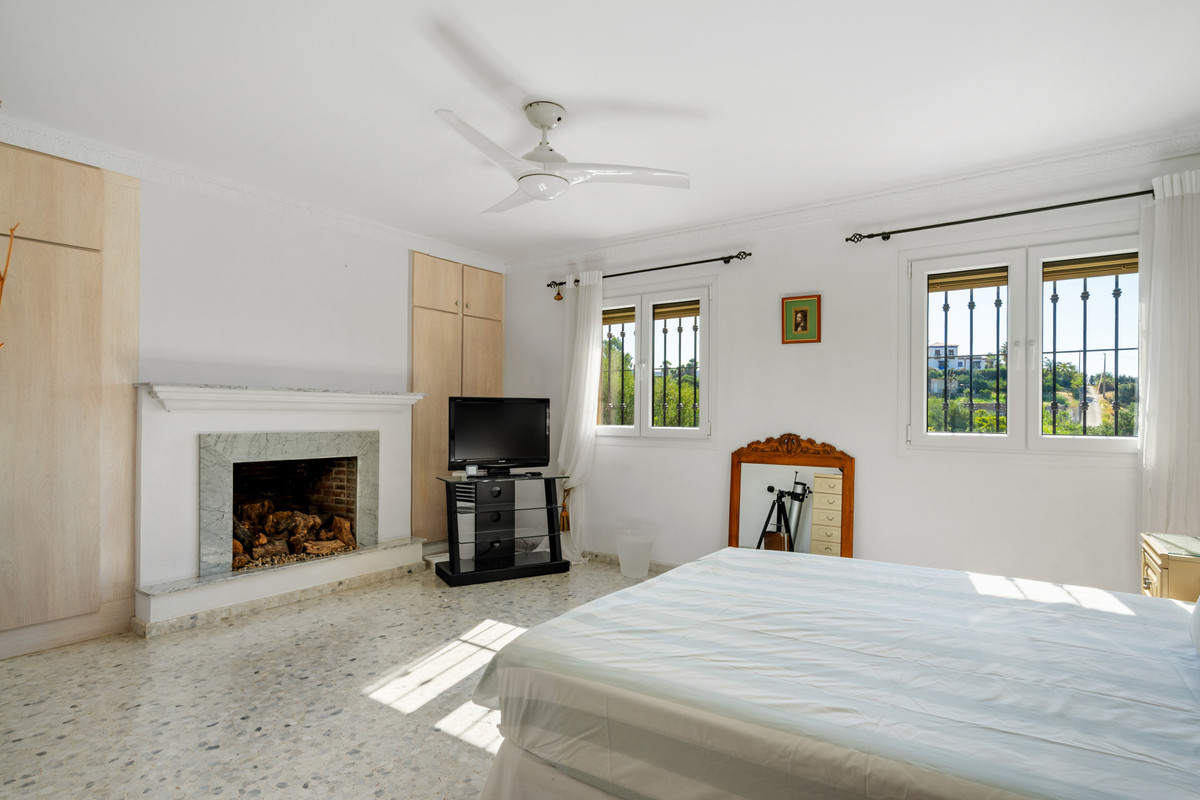 4 Bed Townhouse for sale in Estepona Costa Del Sol, Málaga, Spain