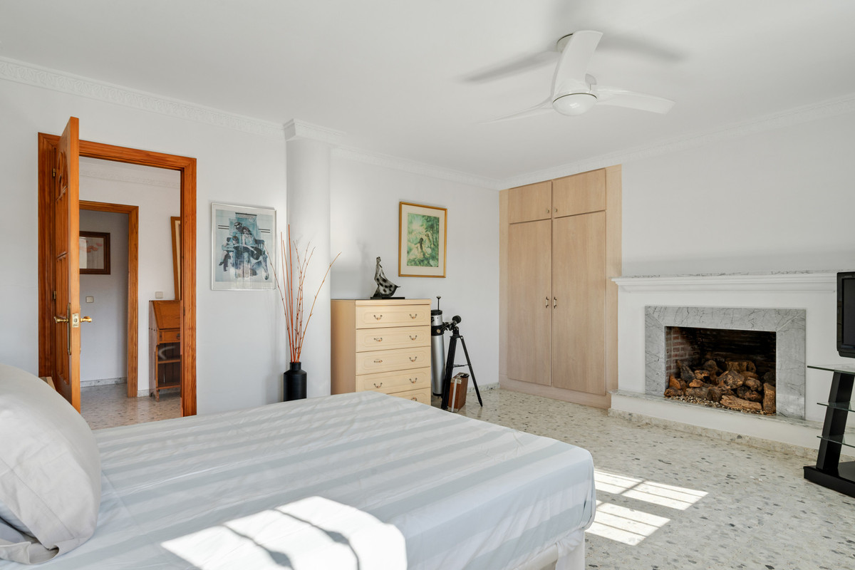 4 Bed Townhouse for sale in Estepona Costa Del Sol, Málaga, Spain
