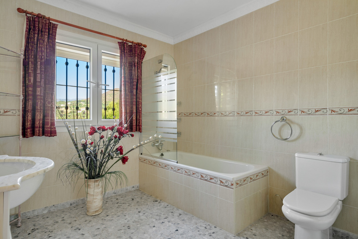 4 Bed Townhouse for sale in Estepona Costa Del Sol, Málaga, Spain