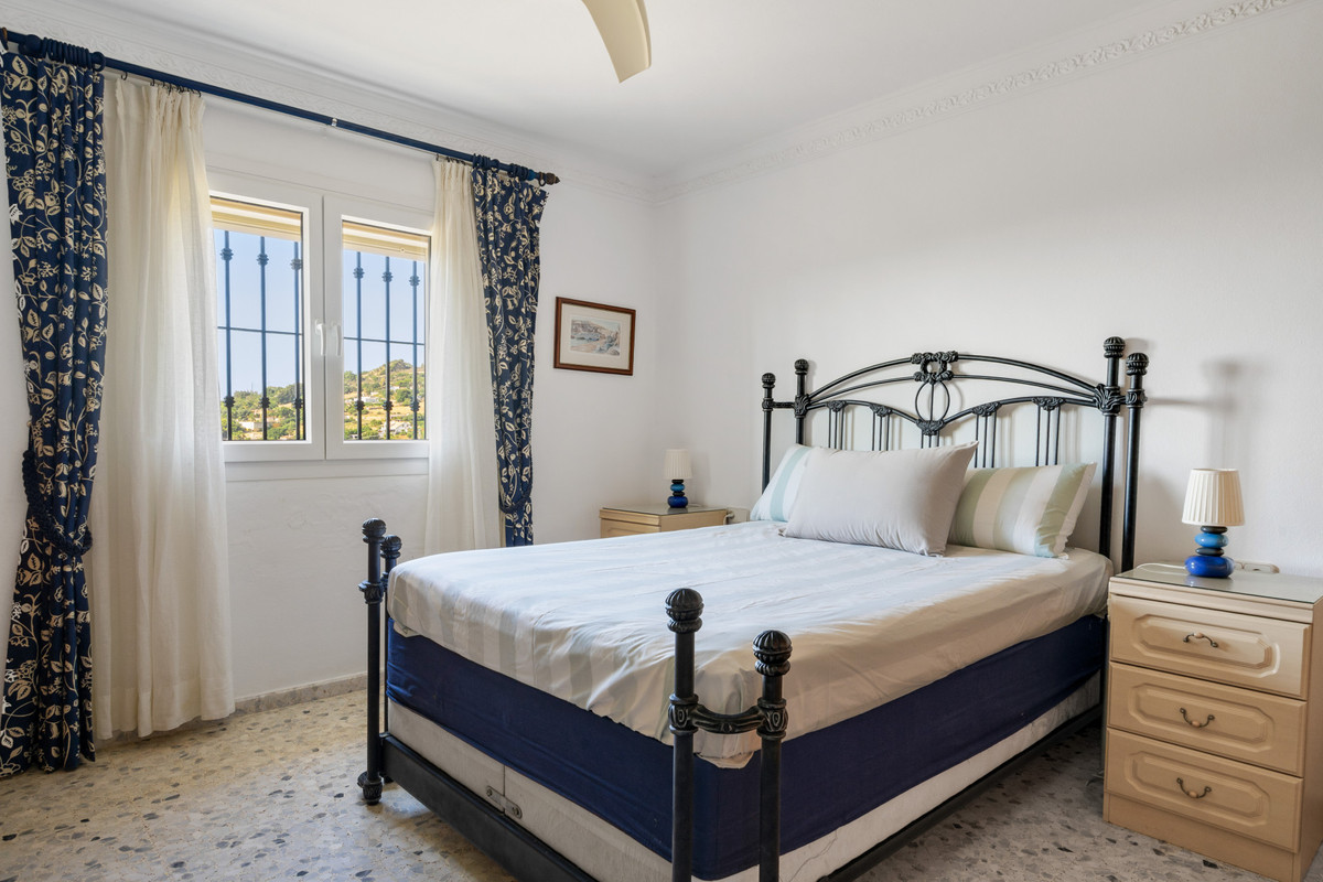 4 Bed Townhouse for sale in Estepona Costa Del Sol, Málaga, Spain