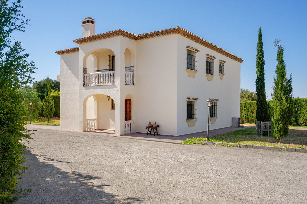4 Bed Townhouse for sale in Estepona Costa Del Sol, Málaga, Spain