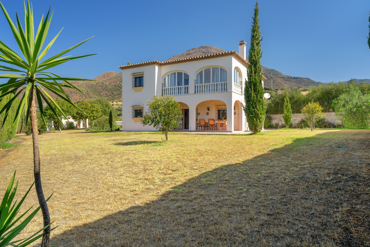 4 Bed Townhouse for sale in Estepona Costa Del Sol, Málaga, Spain