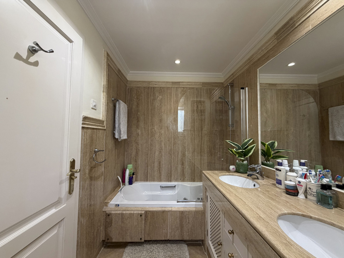 3 Bed Apartment for sale in Casares Costa Del Sol, Málaga, Spain