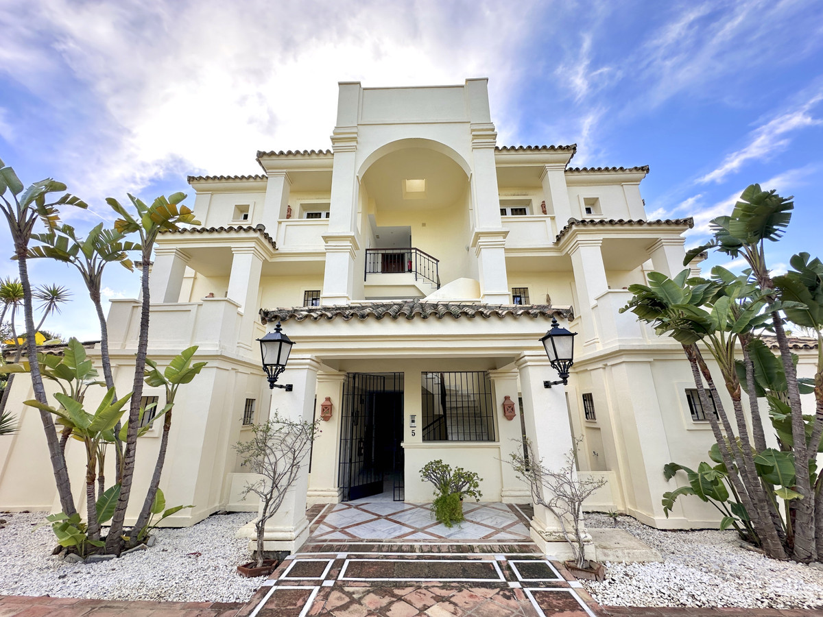 3 Bed Apartment for sale in Casares Costa Del Sol, Málaga, Spain