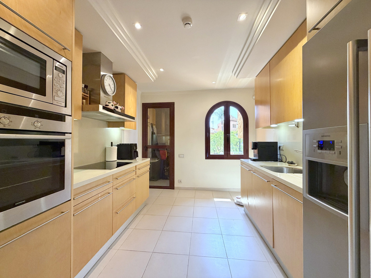 2 Bed Apartment for sale in Estepona Costa Del Sol, Málaga, Spain