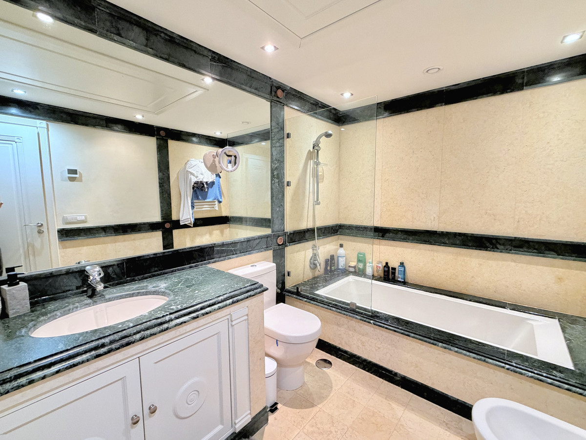 2 Bed Apartment for sale in Estepona Costa Del Sol, Málaga, Spain